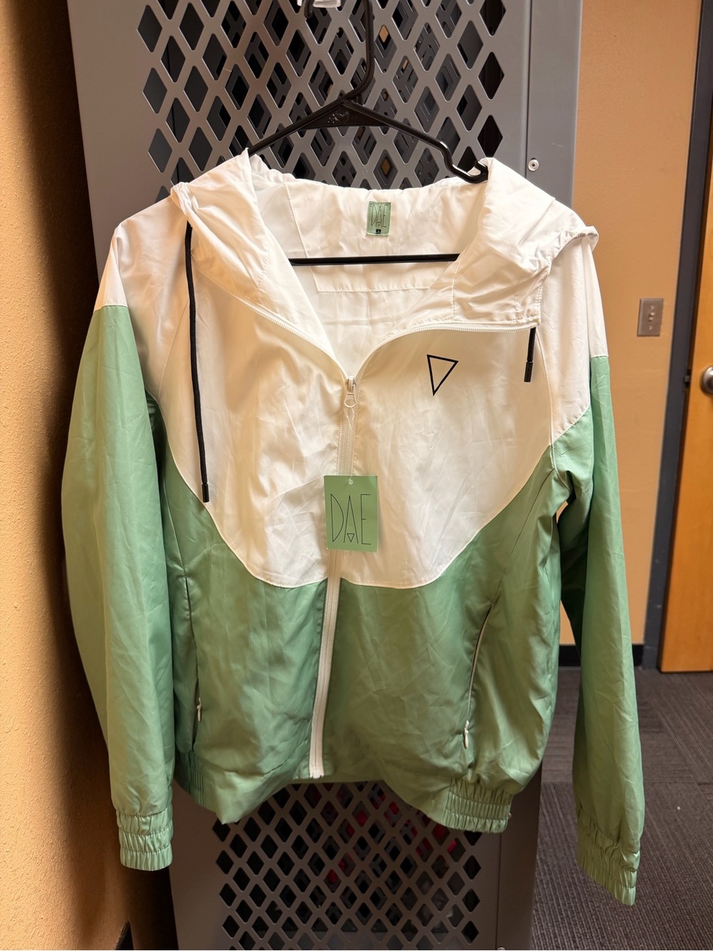 DAE Pathfinder Windbreaker